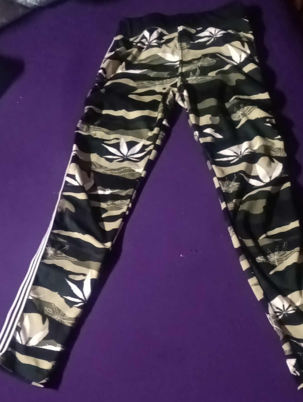 Maple Leaf Camo Leggings